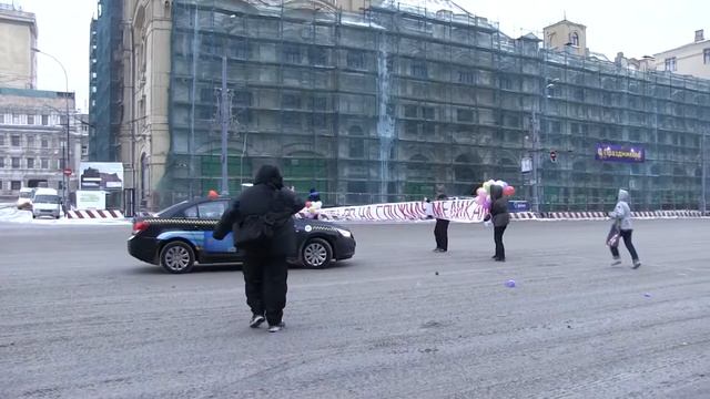 С НОВЫМ ГОДОМ! Первое перекрытие Тверской смотреть онлайн