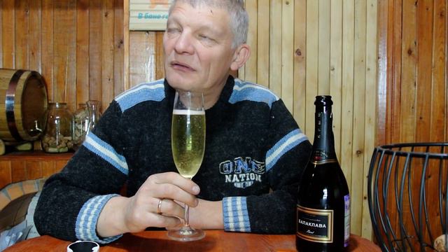 Обзор игристого вина Балаклава" Брют Резерв за 450р. Состав шардоне, рислинг, ркацители, алиготе. смотреть онлайн