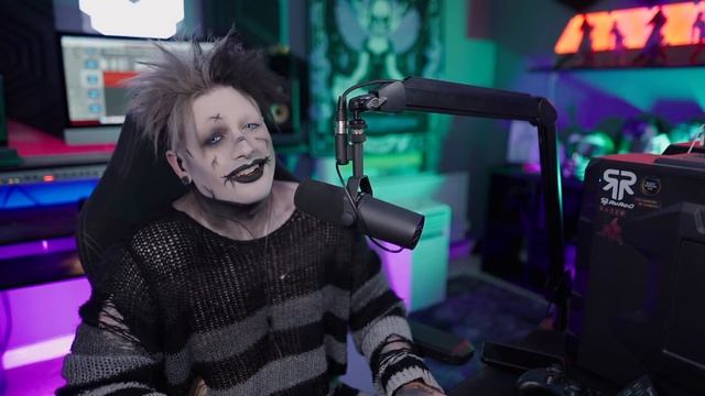GOTH REACTS TO ALT TIKTOK AND HAD TO EDIT THE SASS OUT смотреть онлайн