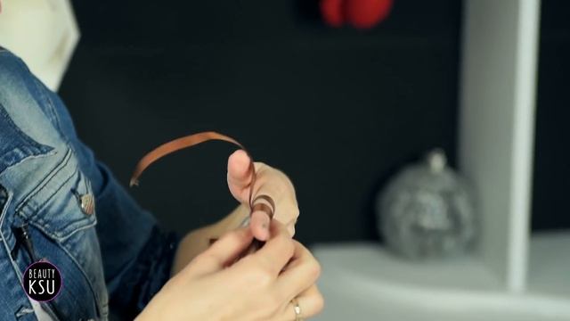В этом видео показываю как можно декорировать ёлочные шары своими руками смотреть онлайн