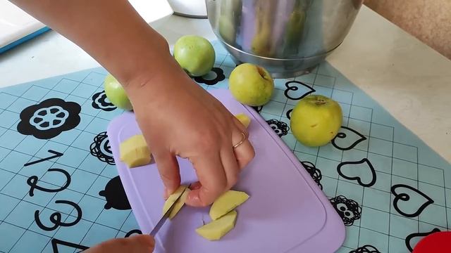 Шарлотка с яблоками. Классический рецепт смотреть онлайн