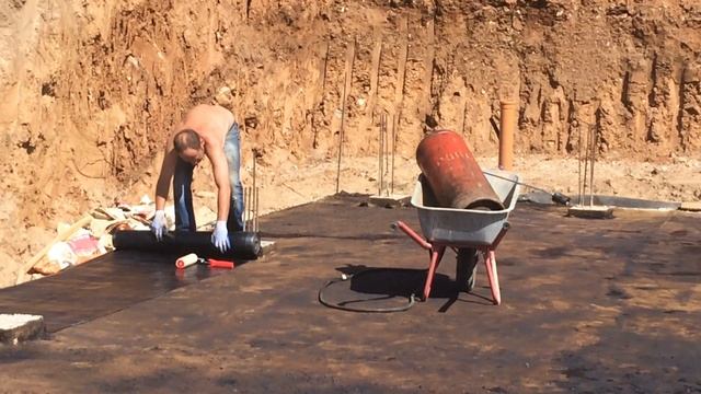 Устройство гидроизоляции, монтаж утеплителя (1 часть)