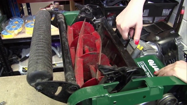 Как заменить шестеренки на газонокосилке Classic Petrol 35s