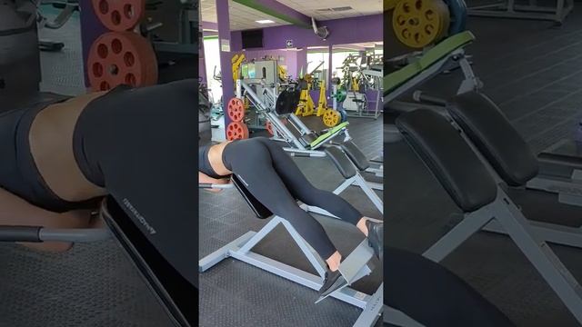 Гиперэкстензия с одной ногой смотреть онлайн