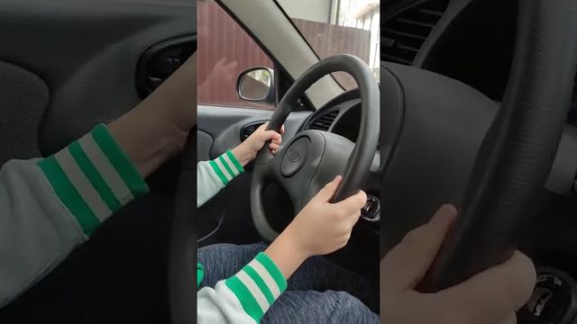 Наш сын первый раз сел за руль и прокатился! 13 лет пацану! смотреть онлайн