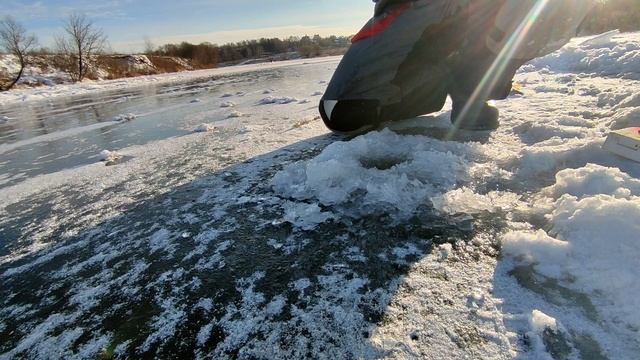 Ловля окуня, на Москве-реке. Первый лёд 2022. Клёв как из пулемёта. смотреть онлайн