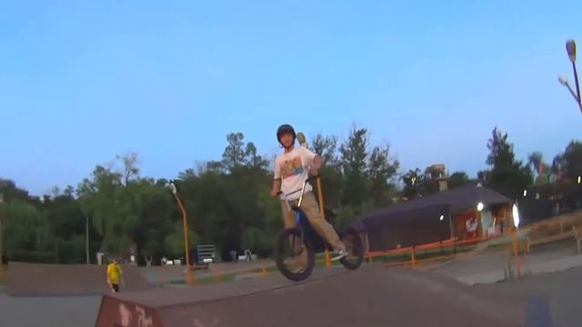 BMX VLOG:Стритер пробует парковые трюки!Поставил Maxxis Grifter и пробился?!