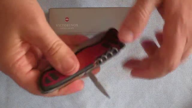 Victorinox Nomad Red-один из лучших представителей 111 линейки. смотреть онлайн