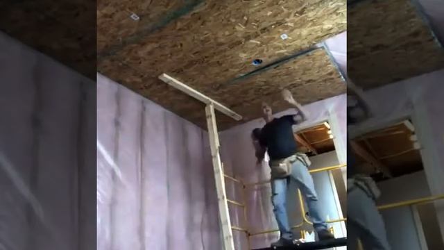 Подшил потолок из ОСБ в одного смотреть онлайн