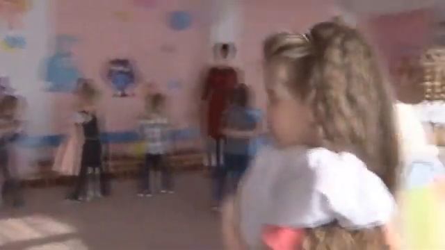 танец улыбнись средняя группа смотреть онлайн