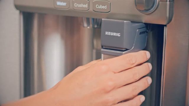 GE Refrigerators with Keurig® K-Cup® Brewing System PFE28P - PYE22P - CFE28U - CYE22U смотреть онлайн