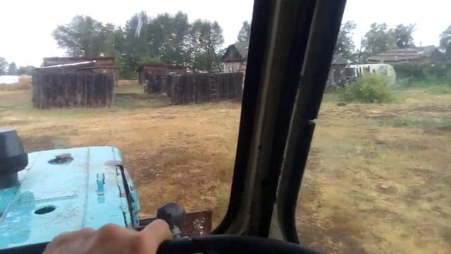 ЮМЗ6 ЭО2621+2ПТС4 копает пруд!