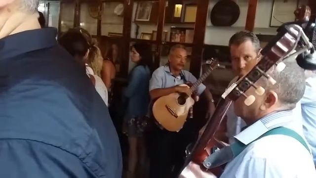 Бодегита дель Медио *бар с автографами Хэмингуэя,Ф.Кастро и Альенде на стенах* смотреть онлайн