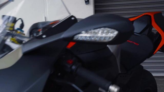 BMW M1000RR Vs Ducati V4 SP2 | Snow Banks - Sink Or Swim (barnacle Boi)