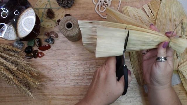 How to make a Corn Dolly for Lammas, Mabon, Samhain, Magical Crafting, Witchcraft Corn Husk Doll DI смотреть онлайн