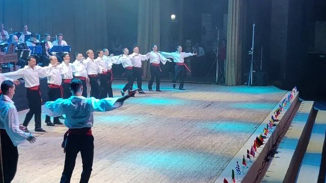 Хор имени Г. Веревки - Греческий народный танец смотреть онлайн