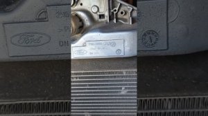 открываем капот C-MAX.
