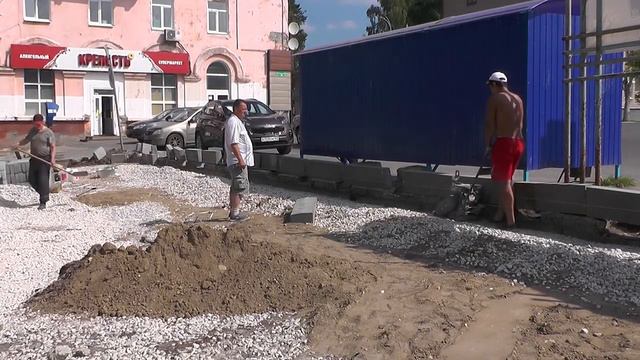 Работы по благоустройству сквера на Черняховского продолжаются. смотреть онлайн