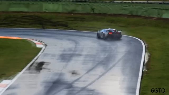 Lamborghini Veneno on track - Accelerations, Powerslides and Start Up смотреть онлайн