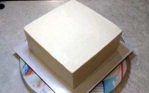 КВАДРАТНЫЙ ТОРТ. Как сделать ровными углы торта. Крем для покрытия. Вкусняшки с Аллой.