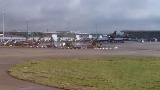 TRIP REPORT | RYANAIR: Connecting in Stansted! ツ | Bratislava to Santiago | Boeing 737 смотреть онлайн