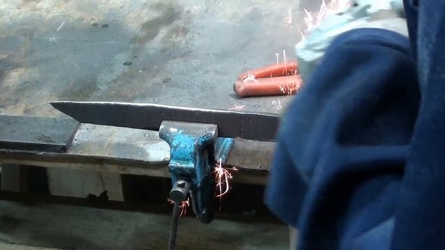 Нож из напильника. Самый простой вариант. Рабочий нож. смотреть онлайн