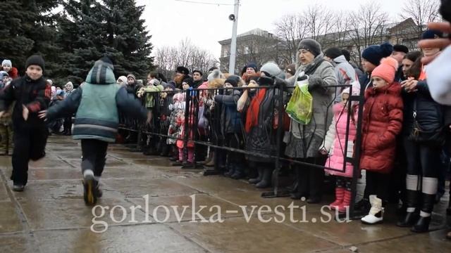 Горловка. «Рождественская сказка» на главной площади Горловки (07.01.17) смотреть онлайн