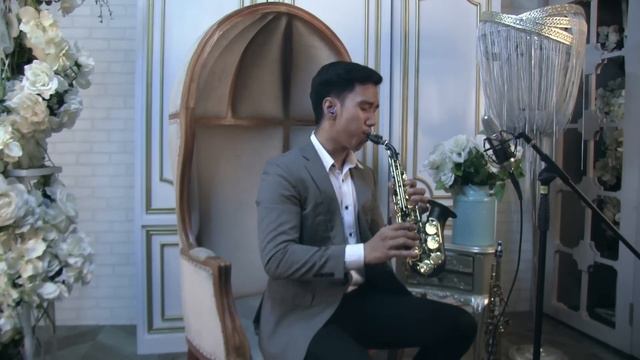 It Might Be You - Stephen Bishop (Saxophone Cover by Desmond Amos) смотреть онлайн