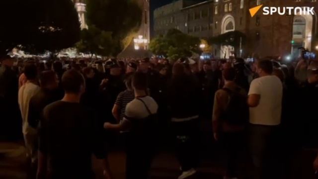 Ситуация на площади Республики в Ереване в эти минуты остается напряженной смотреть онлайн