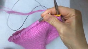 Очень красивая шапка с подворотом вяжем спицами из  ПУХА НОРКИ. Мастер-класс шапка "Двойная коса».