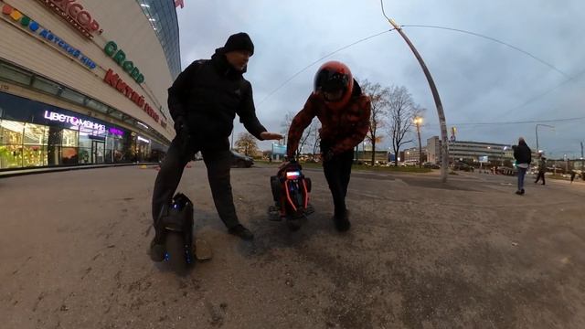 Встреча с "Петухом"! Беседа про Моноколесо KingSong S22 2220Wh 126V Райдер Роман на своём "Орле"! смотреть онлайн