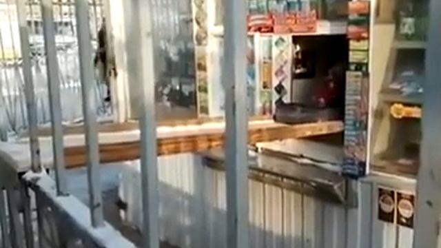 Современный безопасный киоск смотреть онлайн