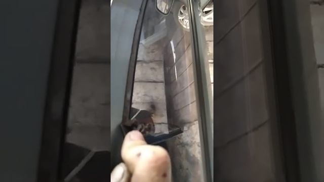Убрать двусторонний скотч. смотреть онлайн