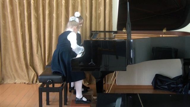 П.Чайковский "Полька", "Я на горку шла" исполняют Ямалтдинова Амира, Карпова Лиза смотреть онлайн