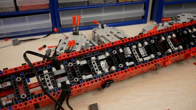 Разбираю ЛЕГО Техник Cамосвал REXX с багги-моторами и BuWizz, часть 2 ШАССИ смотреть онлайн