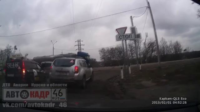 На выезде из Курска "Форд Фокус" столкнулся с фурой смотреть онлайн