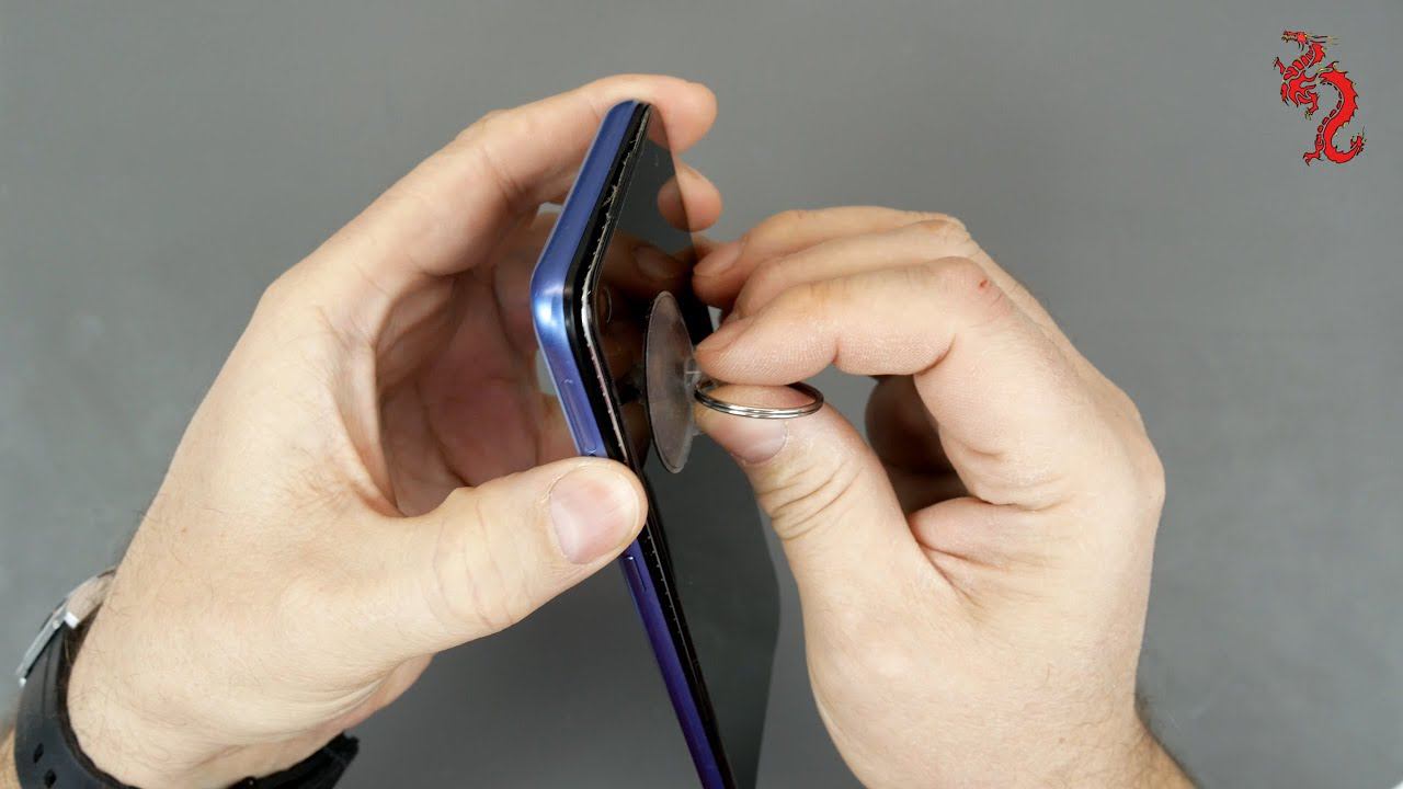 Переклеиваю отвалившийся экран на Realme 6 смотреть онлайн