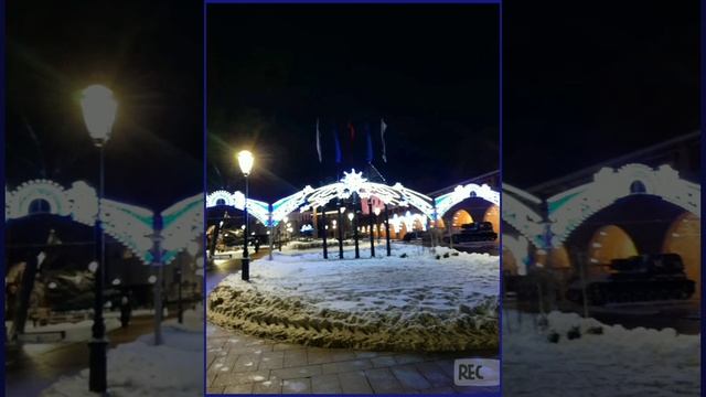 Новогодний подарок друзей (фото праздничного города) смотреть онлайн