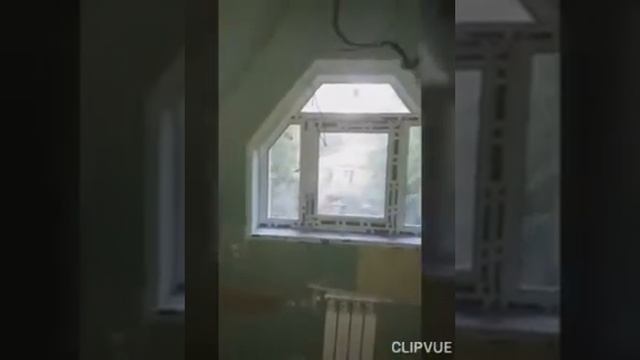 Кто то из рабочих поставил не правильно подоконники мы решили эту проблему Клиент доволен мы тоже