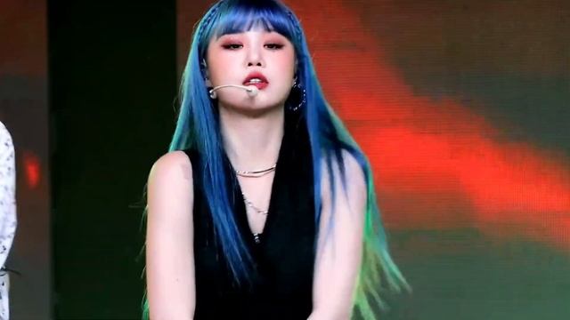 Former (G)I-DLE member Soojin Spotted with friend #kpop смотреть онлайн