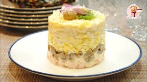 САЛАТЫ с КОПЧЕНОЙ КУРИЦЕЙ и ГРИБАМИ: 2 рецепта (с маринованными и жареными)