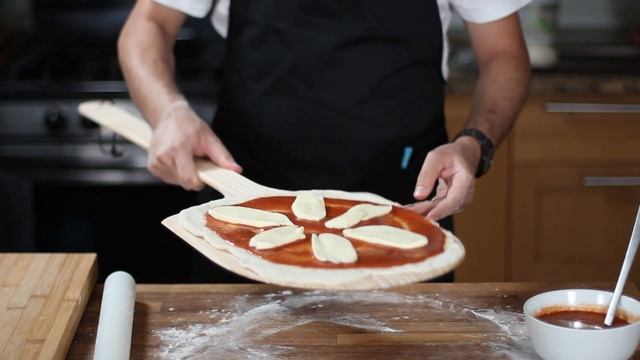 Making Authentic Pizza at Home (2 Ways) смотреть онлайн