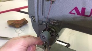 Заправка нити на промышленной швейной машине Aurora A-0302. Threading industrial sewing machine.