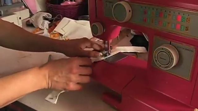 How to Make a Camera Bag : Sewing Your Strap for a Homemade Camera Bag смотреть онлайн