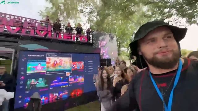 УСТРОИЛИ СМЕШНЫЕ ТУРНИРЫ НА ВК ФЕСТЕ! смотреть онлайн