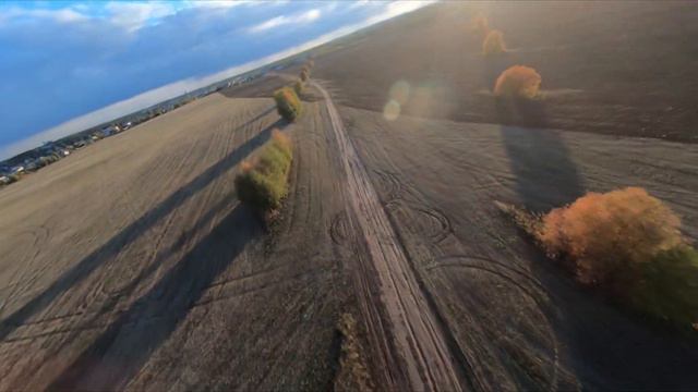 Лёгкий FPV полёт и краш в поле смотреть онлайн