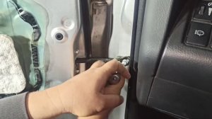 не чего криминального а просто замена ограничителя двери рав4