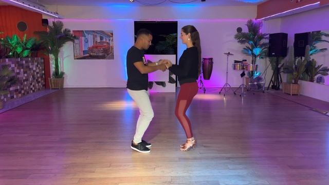 Learn Bachata dancing in 20 minutes | Bachata tutorial | Step by step how to dance bachata смотреть онлайн
