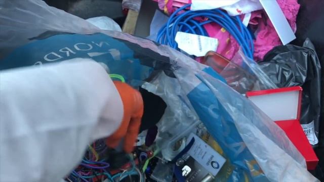 Dumpster Diving : OMG!!! Why Would Anybody Throw That Away - A COME UP!!??? смотреть онлайн