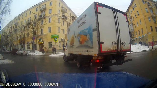 Вышел из машины. Повезло. 03 02 2020 Киров смотреть онлайн